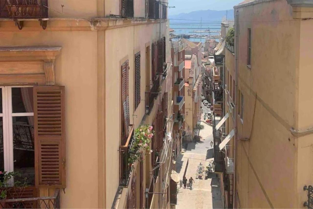 Appartamento Cagliari Centro Con Vista Sul Porto Esterno foto